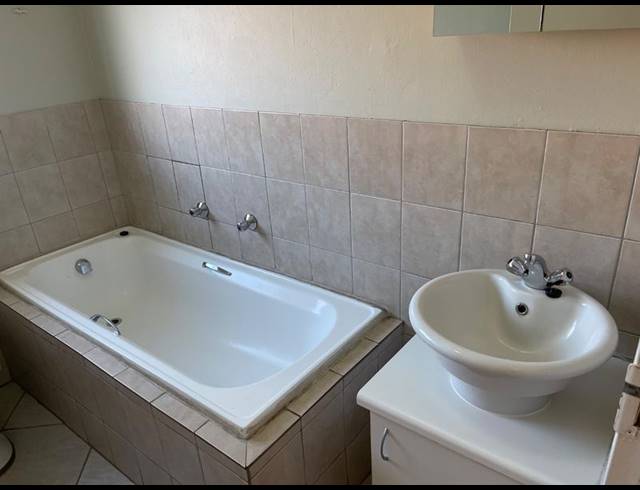 2 BEDROOM PROPERTY TO RENT IN VANDERBIJLPARK SW 5